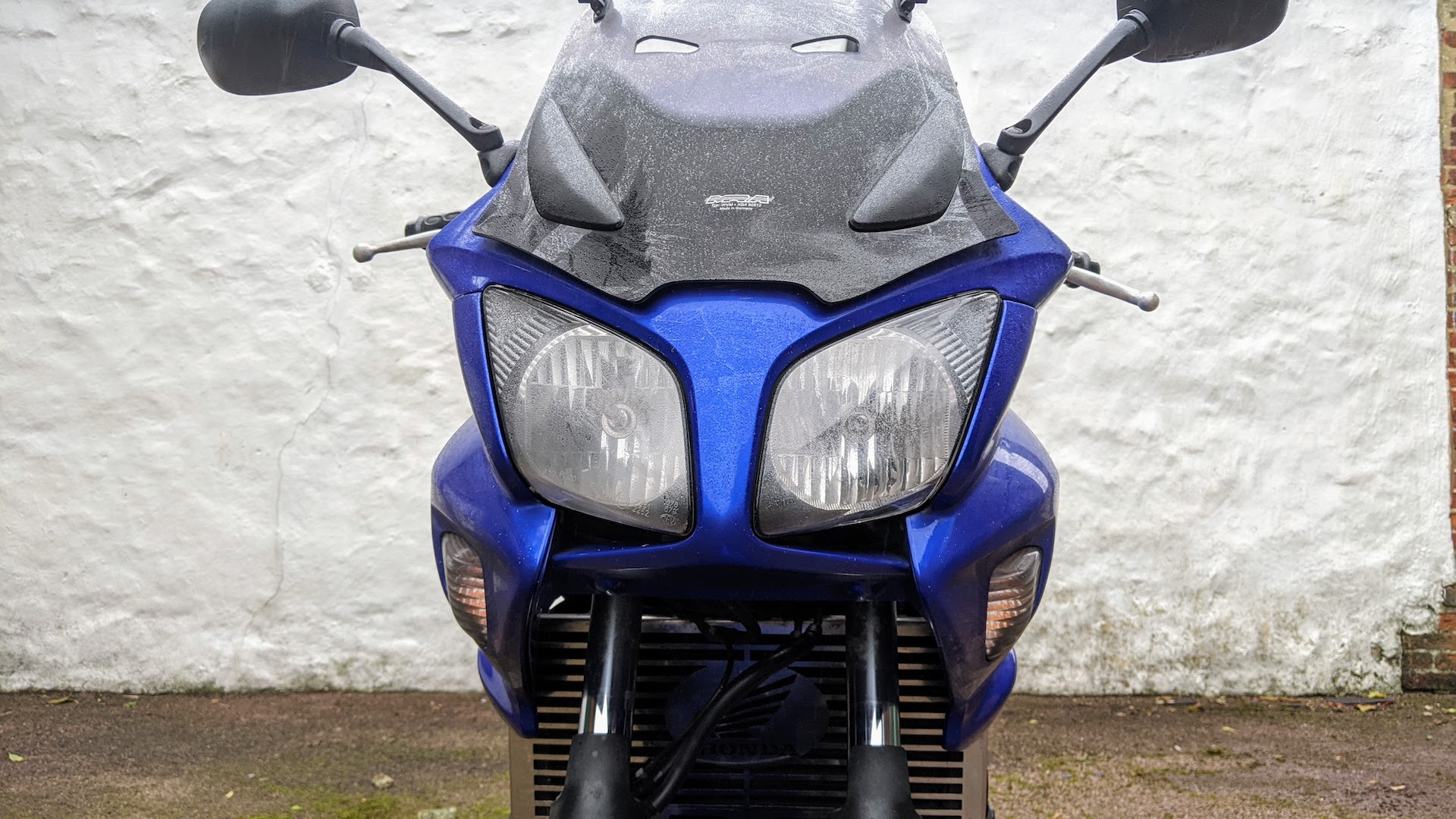 A Point-By-Point Analysis of Why the Honda CBF1000 is a Better Bike Than the Triumph Bonneville T120